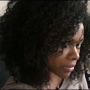 Meet your Posher, Shana